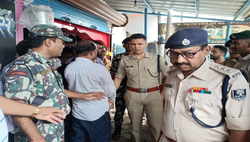 Armed Robbers Loot Rs 10 Lakh from Gopalganj Jewellery Shop in Broad Daylight