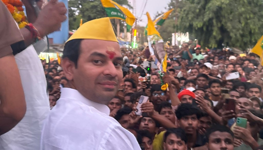 Tej Pratap Yadav addresses supporters during a roadshow in Maner after criticising RJD MLA Bhai Virendra.