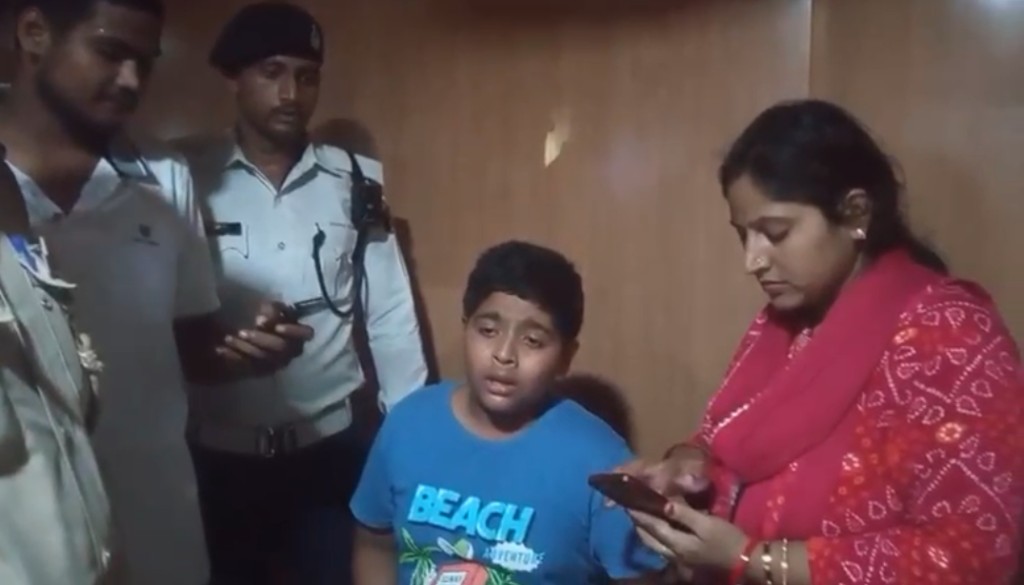 CCTV footage shows a Patna boy sitting in an auto-rickshaw after he claimed he was kidnapped in a black Scorpio SUV.