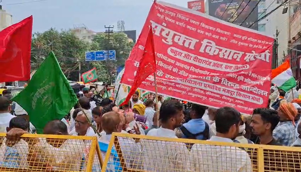 Farmers stopped by police barricades at Dakbungla in Patna during a protest against land acquisition.