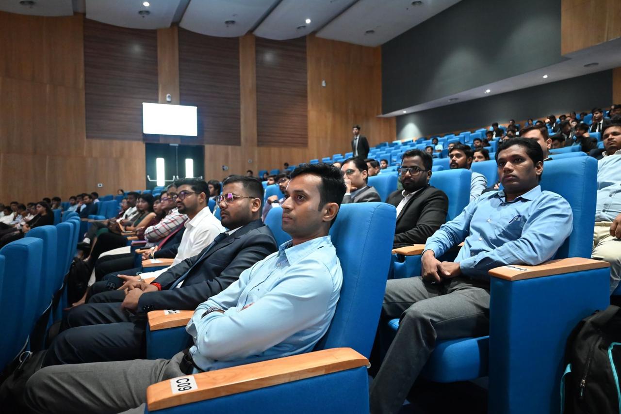 Students and faculty at IIM Bodh Gaya attending the inaugural Executive MBA orientation, with industry leaders addressing the 2025–27 cohort.