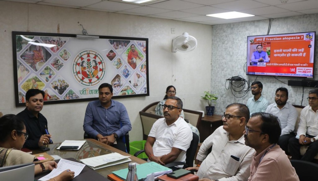 Officials and experts at a meeting in Patna discussing the convergence of MGNREGA and Jeevika Didi Haat for women’s rural entrepreneurship.