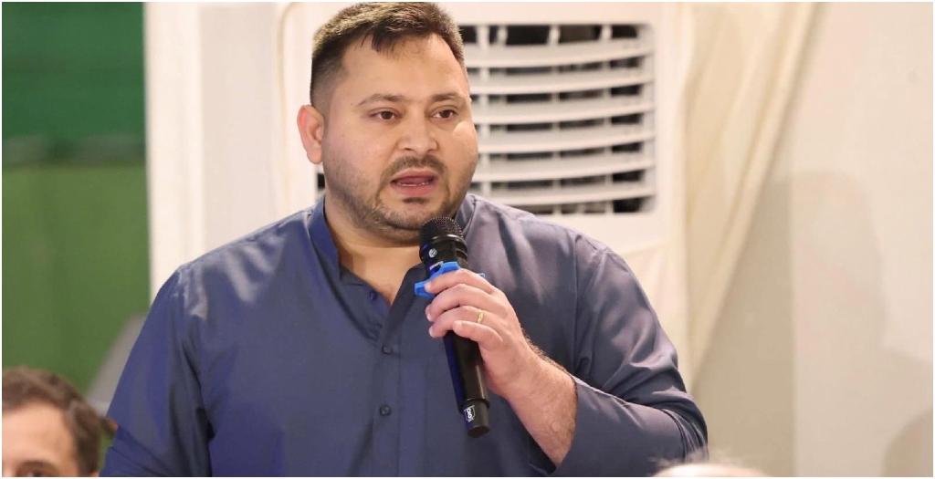 Tejashwi Yadav Asks Women to Tie Him a Rakhi, Promises Monthly Aid and Jobs