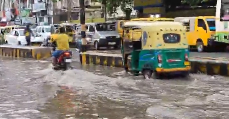 daily life affected due to rain in Patna