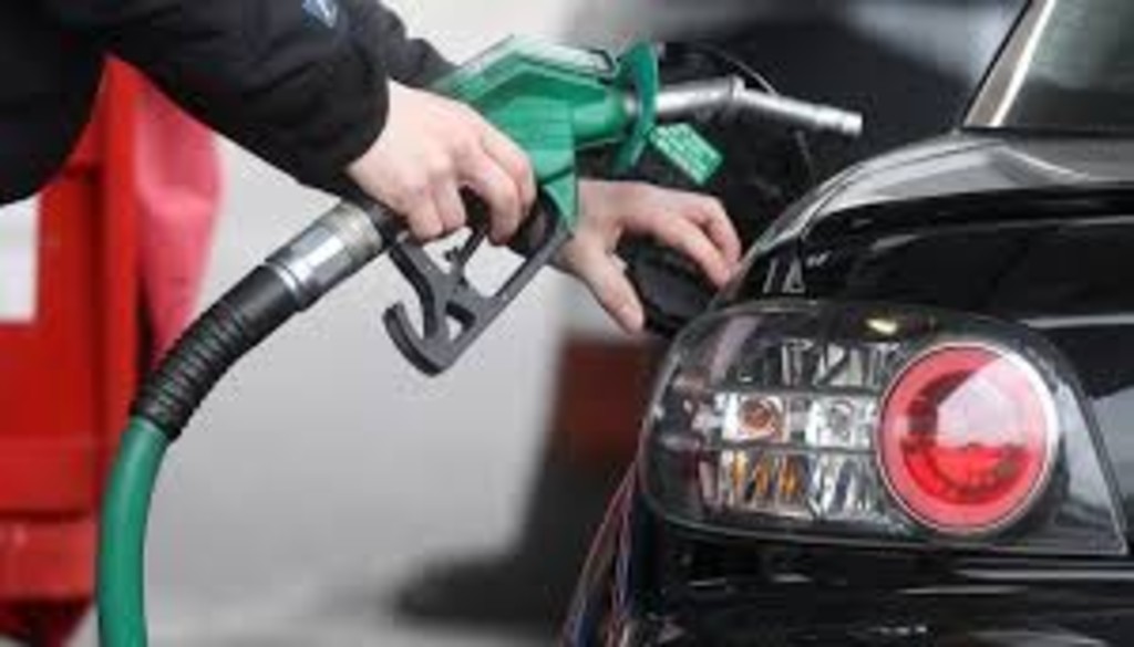 Fake Fuel Racket Busted in Bihar: Police Seize Four Tankers of Chemical Solvent in Siwan