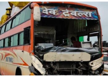 Patna–Triveniganj Bus Crashes into Container in Jhanjharpur, Several Injured