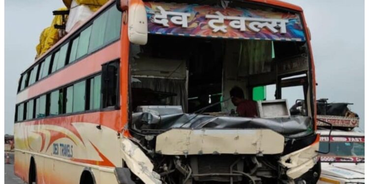Patna–Triveniganj Bus Crashes into Container in Jhanjharpur, Several Injured