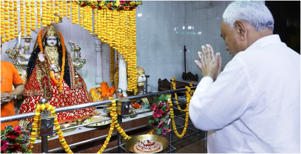 CM Nitish Kumar Offers Prayers on Mahasaptami, Wishes Happiness and Prosperity for Bihar