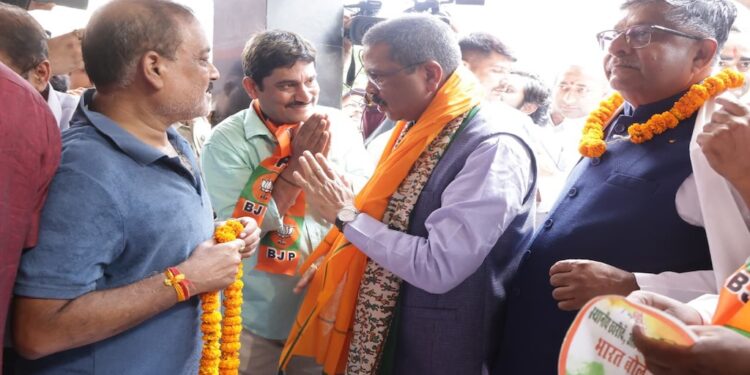 Dharmendra Pradhan Launches 'Mission Bihar' With Door-to-Door Campaign in Patna