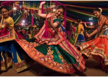 Garba or Dandiya? Here’s the Simple Way to Tell the Difference This Navratri