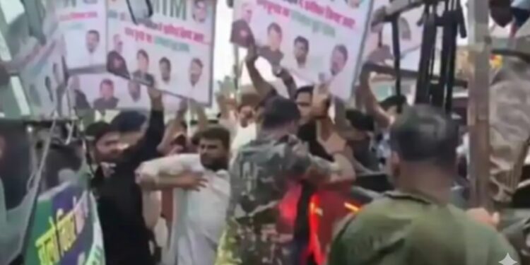 Tejashwi Yadav’s Security Team Clashes with AIMIM Activists; Leader Akhtar Shahanshah Seriously Injured