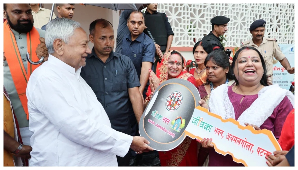 Bihar Government Issues Guidelines for Chief Minister Mahila Rojgar Yojana, Makes Jeevika Group Membership Mandatory for Rs 10,000 Aid