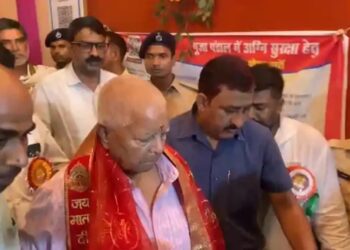 RJD chief Lalu Prasad at Dak Bungalow Durga Puja Pandal in Patna