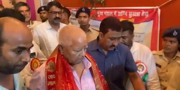 RJD chief Lalu Prasad at Dak Bungalow Durga Puja Pandal in Patna