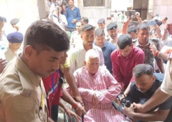 Lalu Yadav Performs Pind Daan With Family at Vishnupad Temple Amid Pitru Paksha Mela