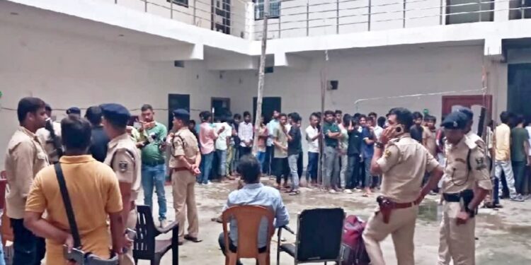 Bihar Police Bust Job Racket in Motihari, Rescue Over 100 Youths Duped With Fake Training Kits