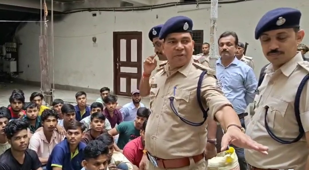Bihar Police Bust Job Racket in Motihari, Rescue Over 100 Youths Duped With Fake Training Kits