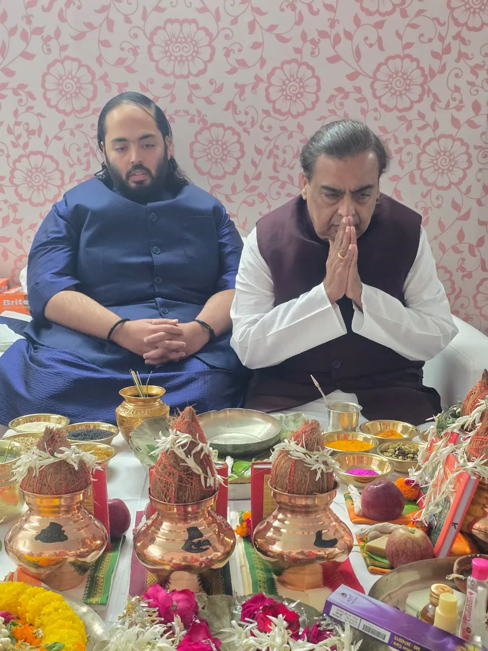 Mukesh Ambani Performs Pind Daan at Gaya’s Vishnupad Temple with Son Anant