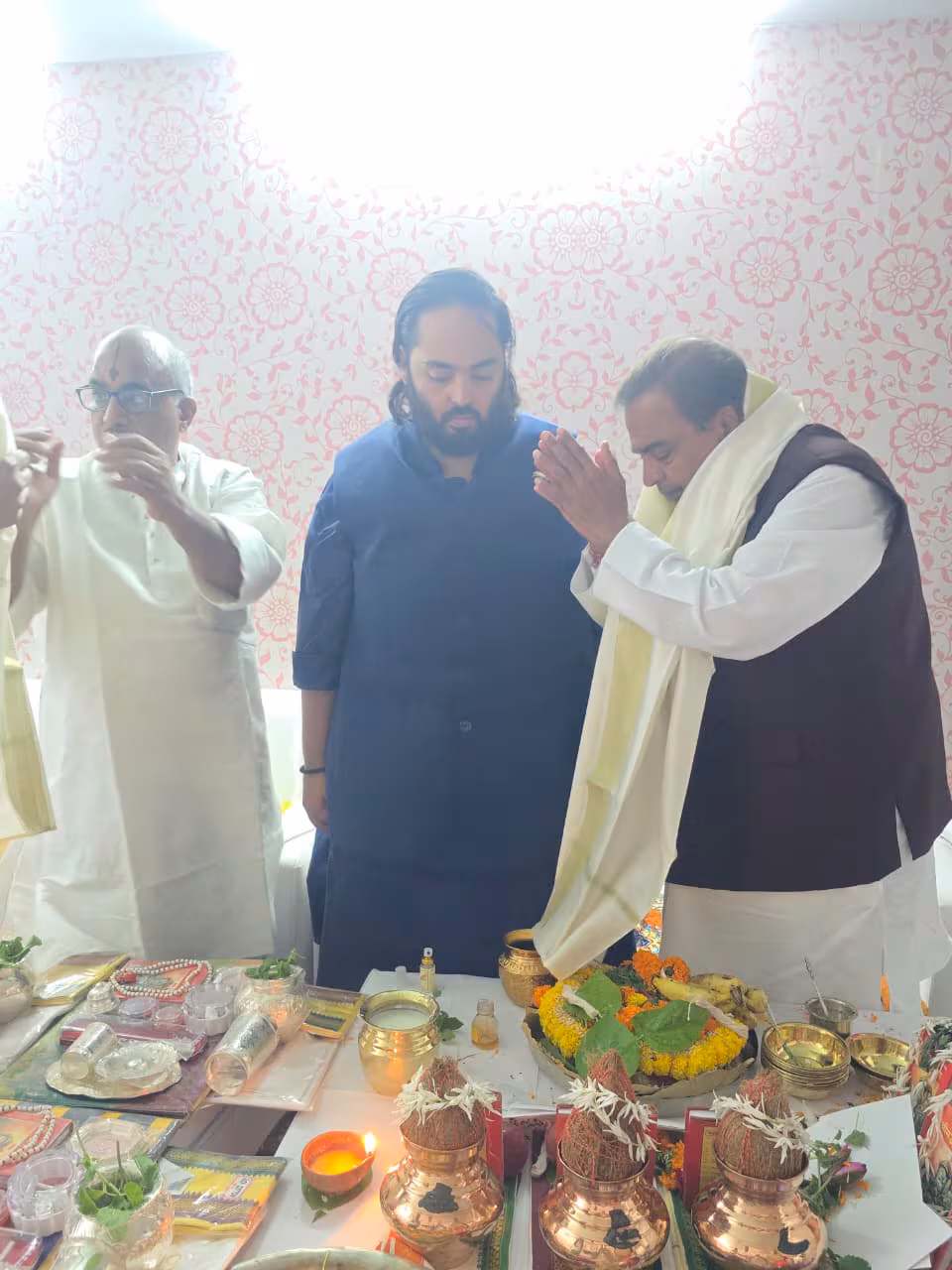 Mukesh Ambani Performs Pind Daan at Gaya’s Vishnupad Temple with Son Anant