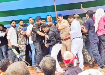 Chaos at NDA Workers’ Meet as Minister’s Supporters Clash With Former MLC’s Camp in Jamui