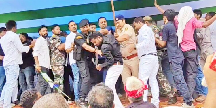 Chaos at NDA Workers’ Meet as Minister’s Supporters Clash With Former MLC’s Camp in Jamui