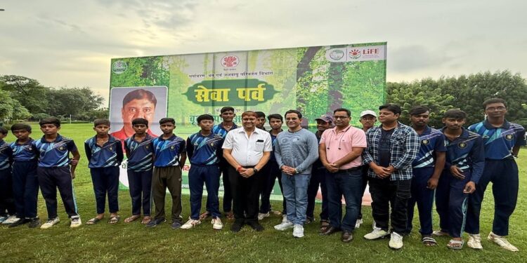 Bhojpuri Actor Nirahua Plants Camphor Tree at Patna’s Rajdhani Vatika, 2.8 Lakh Saplings to Be Planted Across Bihar