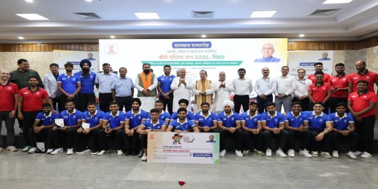 Bihar CM Nitish Kumar Felicitates Indian Hockey Team With Rs 2.5 Crore Cash Awards After Asia Cup Triumph