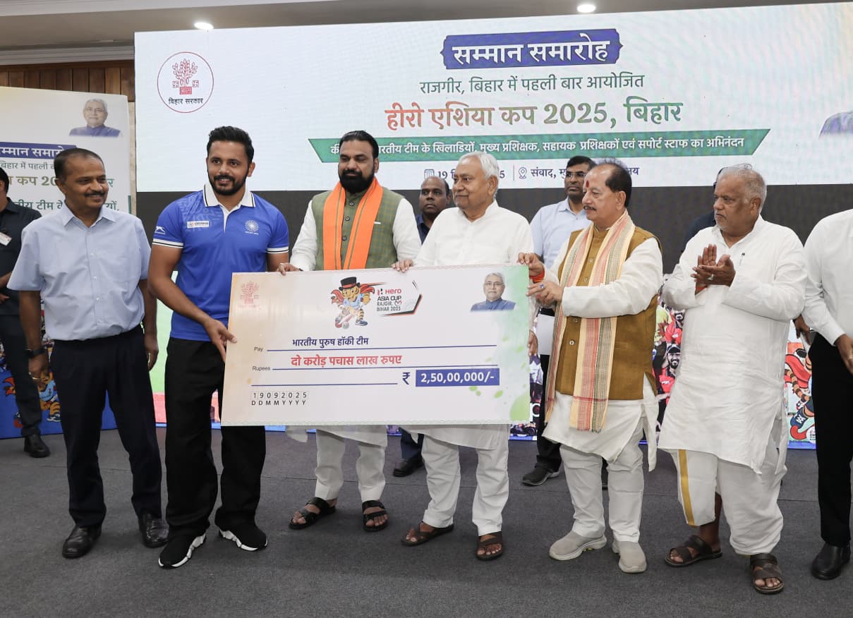 Bihar CM Nitish Kumar Felicitates Indian Hockey Team With Rs 2.5 Crore Cash Awards After Asia Cup Triumph