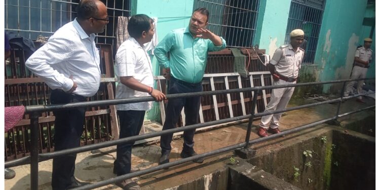Patna Municipal Commissioner Inspects Drainage Stations after Heavy Rain
