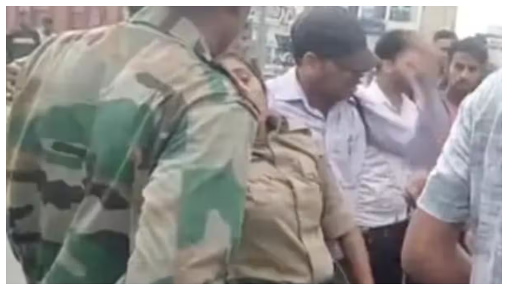 Police Vehicle Scouting VIP Crashes in Gayaji, 4 Officers Injured