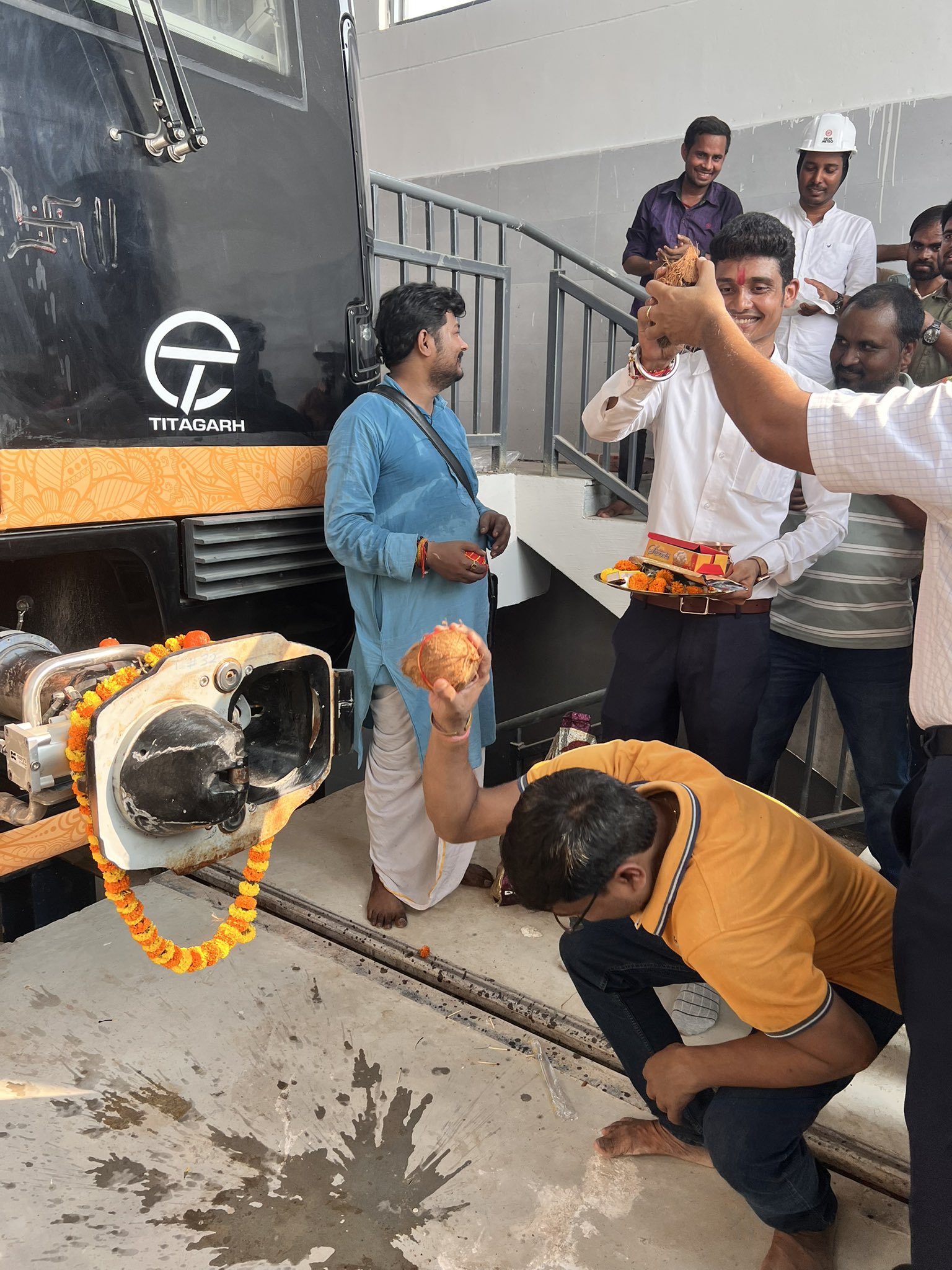Crowds Gather as Patna Metro Runs on City Tracks for the First Time