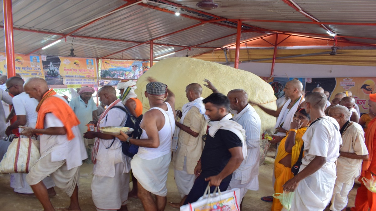 The Haunted Banyan of Pretshila: Where Families Hang Photos of the Untimely Dead