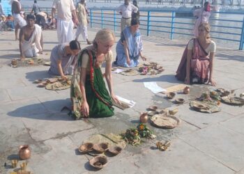 On Sixth Day of Pitru Paksha, Pilgrims Recall Bhishma Pitamah’s Pind Daan at Vishnupad Temple