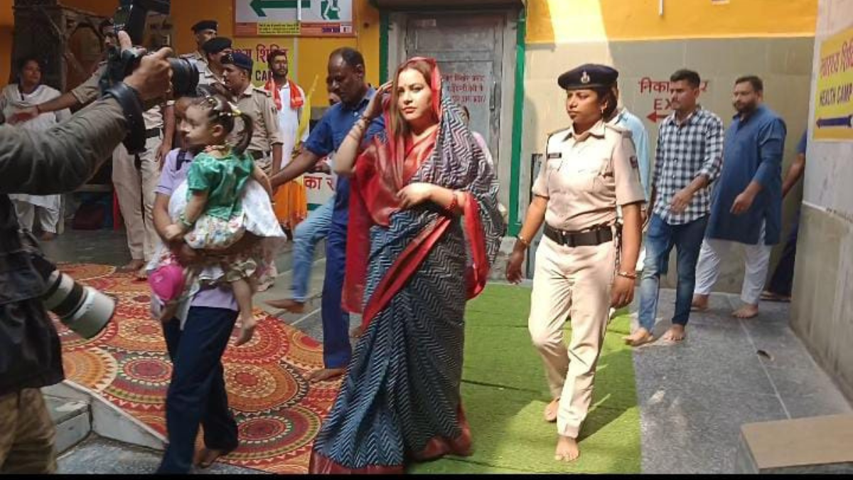 Lalu Yadav Performs Pind Daan With Family at Vishnupad Temple Amid Pitru Paksha Mela