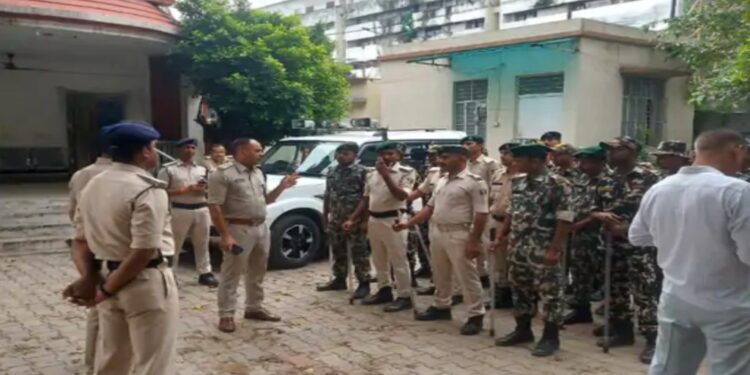 BSAP personnel armed with batons standing at a busy Patna intersection to manage protests and maintain law and order.
