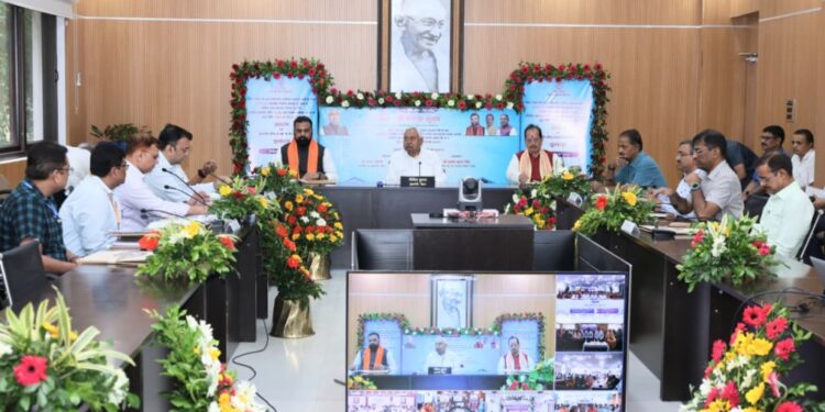 CM Nitish Kumar Transfers Over Rs 802 Crore to Construction Workers, Launches Digital Portal for Youth Internships