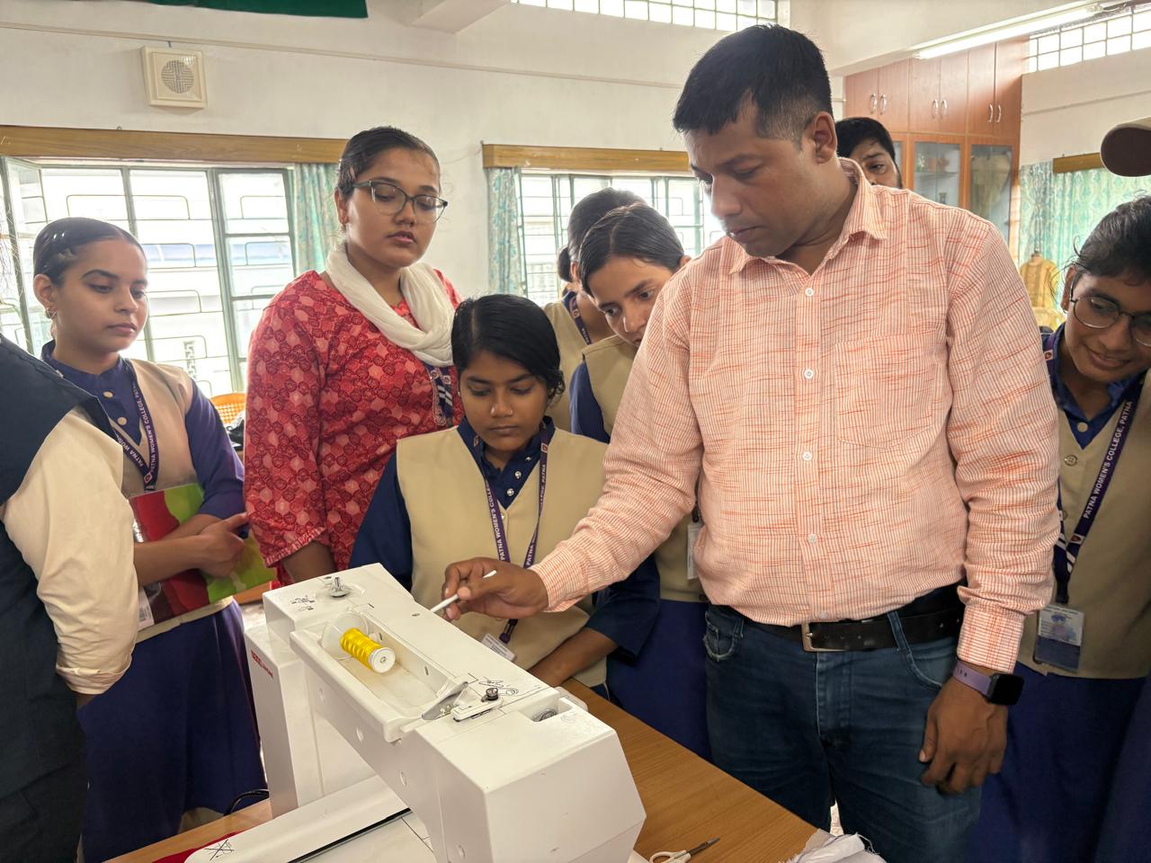 Patna Women’s College Fashion Department Hosts Workshop on Automatic Sewing Machines