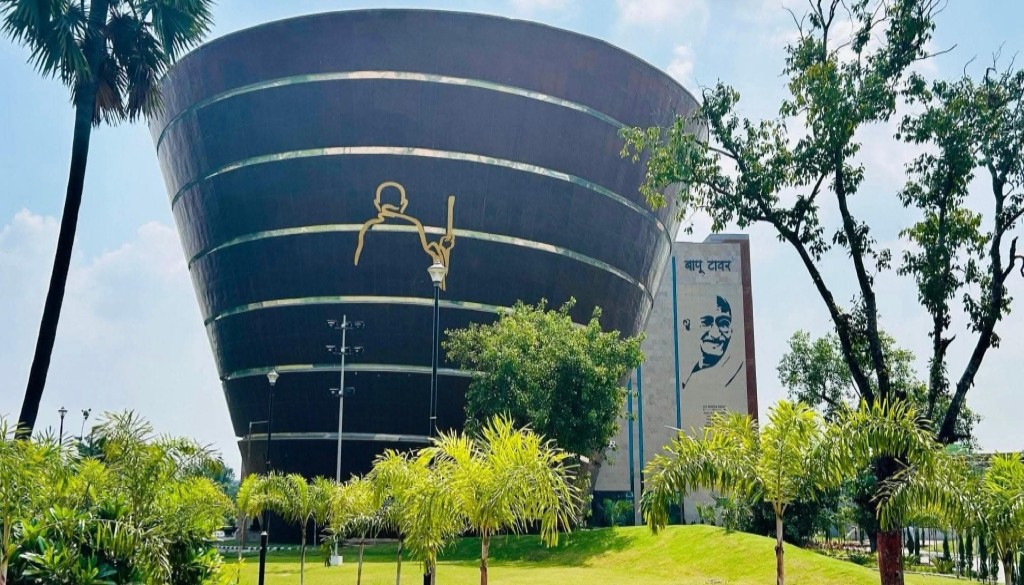 Exterior view of Bapu Tower in Patna, showcasing the museum dedicated to Mahatma Gandhi.