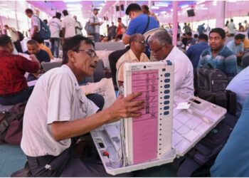 Bihar Assembly Elections: Election Commission Orders Postal Ballots Counted Before EVMs to Ensure Transparency