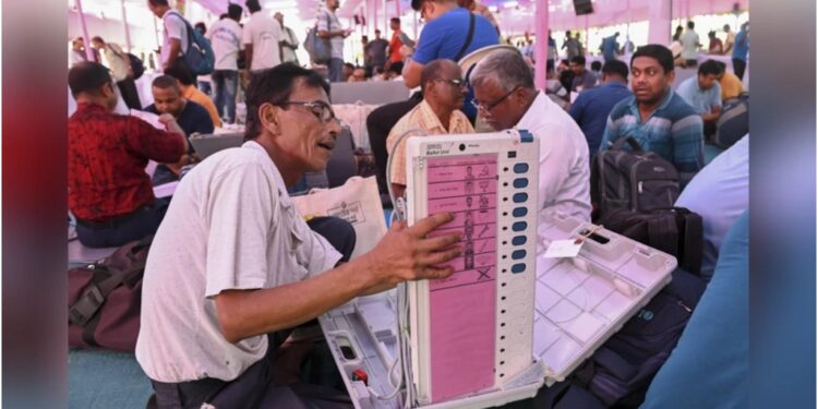 Bihar Assembly Elections: Election Commission Orders Postal Ballots Counted Before EVMs to Ensure Transparency
