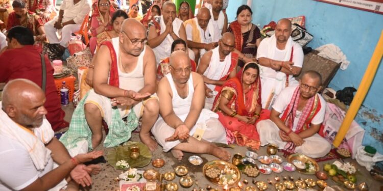 On 10th Day of Pitru Paksha Fair, Devotees Perform Pind Daan at Gaya Sir and Gaya Koop, Believed to Grant Salvation to Ancestors