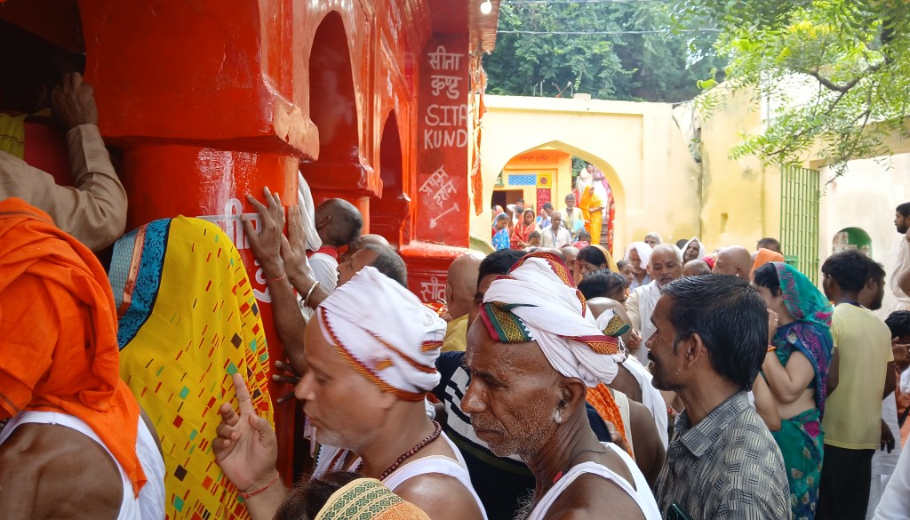 Mata Sita’s Sand-Ball Pind Daan Tradition for Raja Dashrath Continues on Ninth Day of Pitru Paksha Mela in Gaya