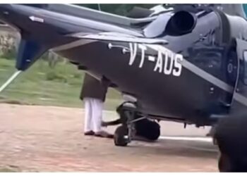 Security Lapse as Man Runs to Tejashwi Yadav and Lies at his Feet in Muzaffarpur