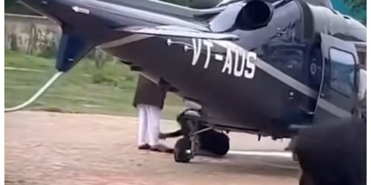 Security Lapse as Man Runs to Tejashwi Yadav and Lies at his Feet in Muzaffarpur