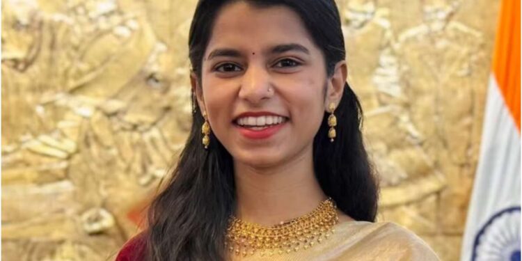 Bihar Elections: BJP Faces Backlash as Seven Mandal Presidents Oppose Maithili Thakur’s Candidacy in Alinagar