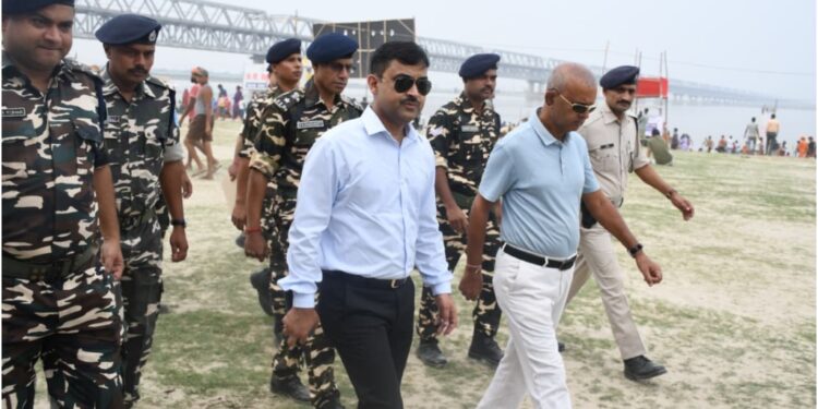 SSB Deployed Along Ganga Ghats in Bihar to Ensure Devotee Safety During Chhath Mahaparva