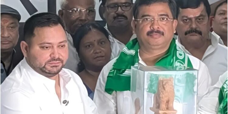 Bihar Assembly Elections: Former JD(U) MP Santosh Kushwaha Joins RJD, Claims EBCs Marginalised in CM Nitish Kumar’s Party