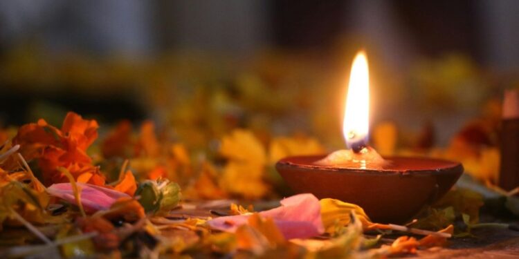 Dussehra Traditions: Light Lamps at Key Spots to Invite Wealth and Goddess Lakshmi’s Blessings