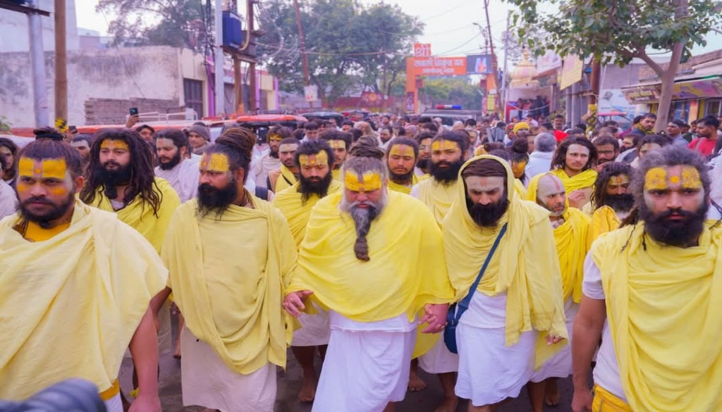 Premanand Maharaj Ji s Padyatra Resumes In Vrindavan Devotees Turn Out 