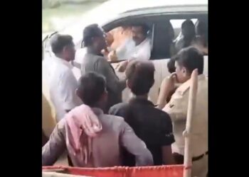 Anand Mohan video villagers confront